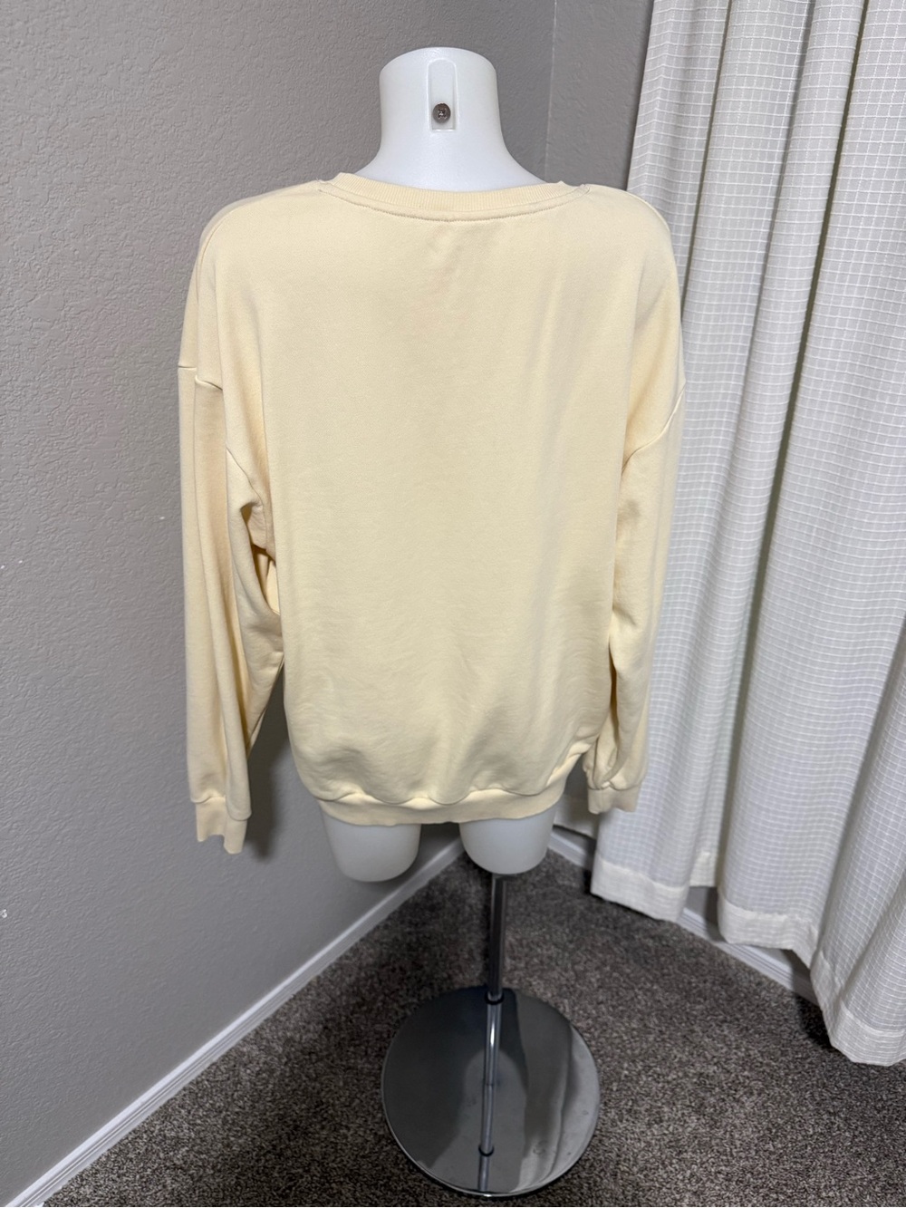 Dutch Bros Regulars Club Unisex Cream Sweatshirt NWOT - Picture 5 of 6